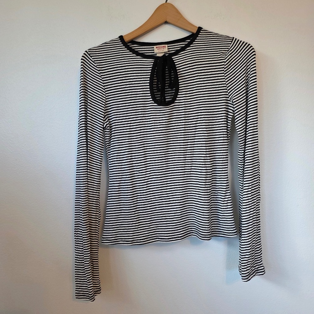 Mossimo Black & White Striped Long Sleeve Top with Front Cutout - XS
